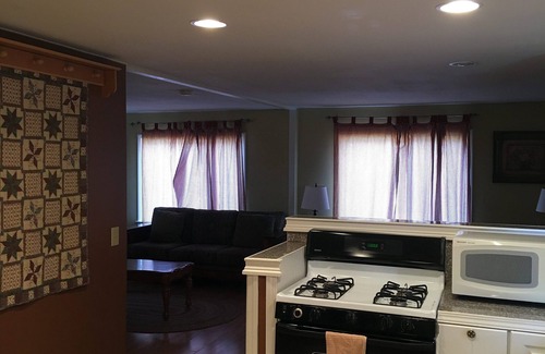 Lee Vining Hotel | Relaxing Lake View Lodge with Spa and Oceanfront Access