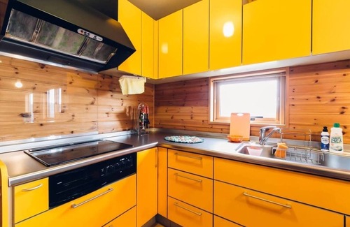 Toya House | Scenic Lake View Log House in Hokkaidō with Breakfast