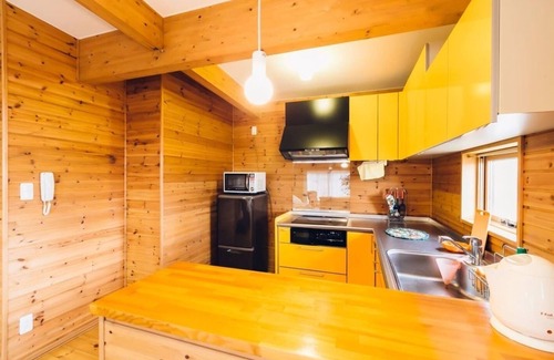 Toya House | Scenic Lake View Log House in Hokkaidō with Breakfast