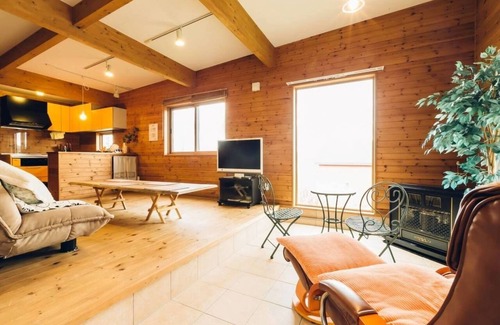 Toya House | Scenic Lake View Log House in Hokkaidō with Breakfast