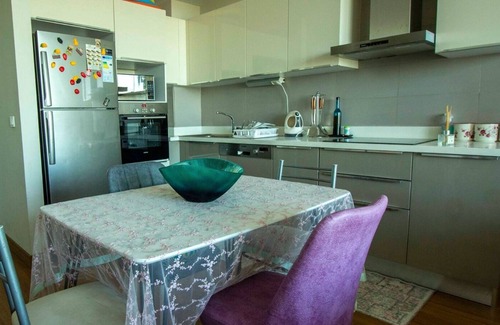 Avcilar Apartment | Scenic Lake View Apartment with Family-Friendly Amenities