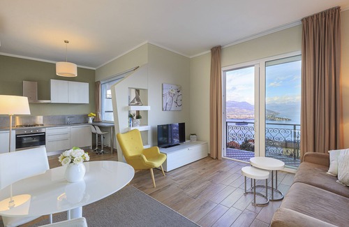 Someraro Apartment | Lake View Apartment in Someraro - Guest Rated 10/10