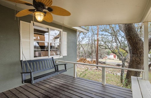 Spicewood House | Memorable Stays at Lake View with Private Beach Access