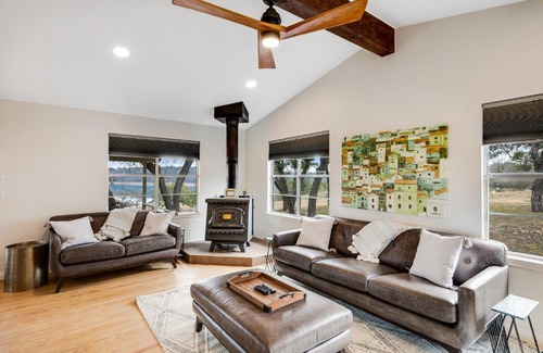 Spicewood House | Memorable Stays at Lake View with Private Beach Access