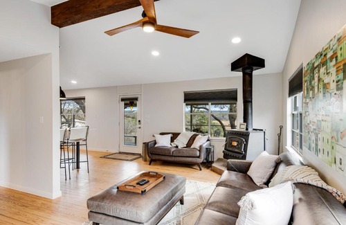 Spicewood House | Memorable Stays at Lake View with Private Beach Access