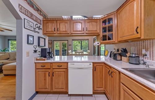 Almond House | Unforgettable Lake View Hotel Near Great Smoky Mountains