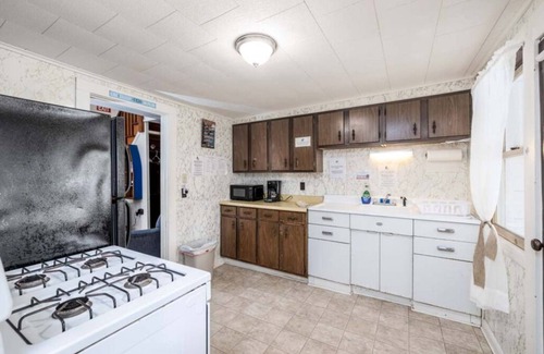 Inlet House | Scenic Lake View Cottages at Stiefvater's - Family Friendly 