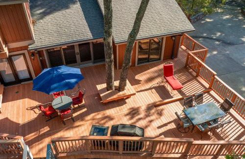 Afton House | Relaxing Pelican Point Retreat with Lake Views & Spa Access