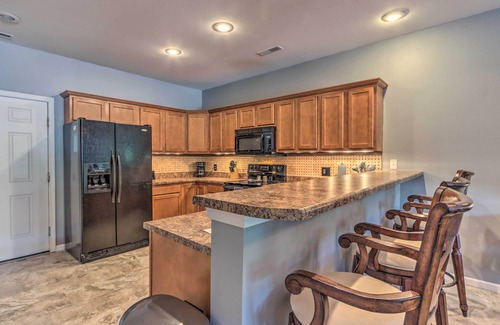 Camdenton Condo | Stunning Camdenton Condo with Pool & Lake Access - 9.8 Rated