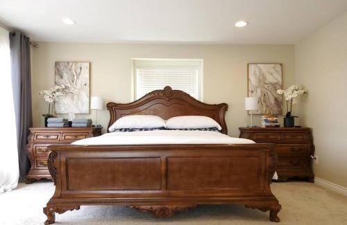 Renton House | Lake View Retreat - Private & Family-Friendly Escape