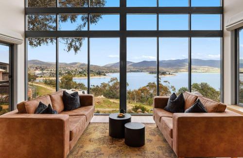 East Jindabyne House | Serene Lake View Retreat - Family-Friendly Experience Awaits