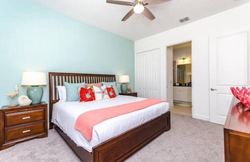 Davenport House | Lake View Retreat with Pool, Perfect for Disney Adventures