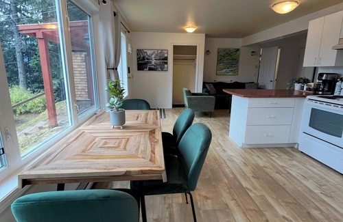 Balfour House | Scenic Lake View Suite at Forest Retreat with Beach Access