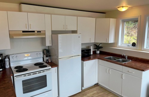 Balfour House | Scenic Lake View Suite at Forest Retreat with Beach Access