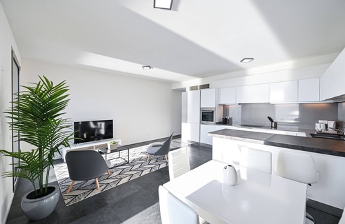 Melide Apartment | Lake View Suite Melide: Family-Friendly with Kitchen Access