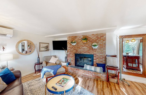 Maple Heights-Lake Desire Apartment | Idyllic Lake View Suite with Fireplace & Tree-Lined Patio