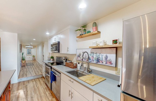 Maple Heights-Lake Desire Apartment | Idyllic Lake View Suite with Fireplace & Tree-Lined Patio