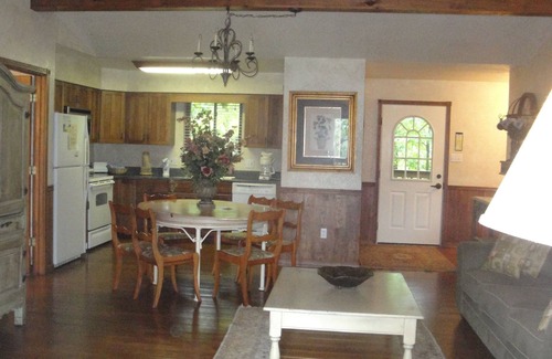 Mount Ida Cottage | Relaxing Lake View Cottage with Hot Tub on Ouachita