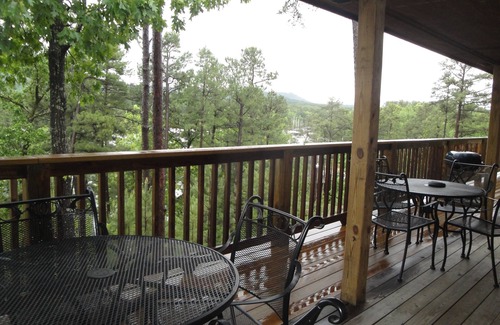 Mount Ida Cottage | Relaxing Lake View Cottage with Hot Tub on Ouachita