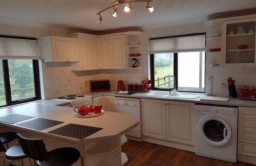 Liskeard Villa | Scenic Lake View Villa - Rosecraddoc Manor, 4 Star Stay