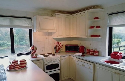 Liskeard Villa | Scenic Lake View Villa - Rosecraddoc Manor, 4 Star Stay