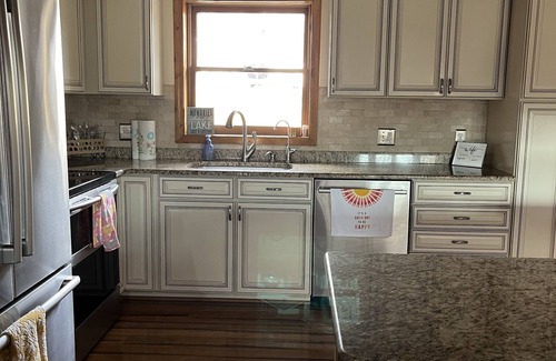 New London Cabin | Lake View Villa: 10/10 Rated with Pool, Spa & Hot Tub