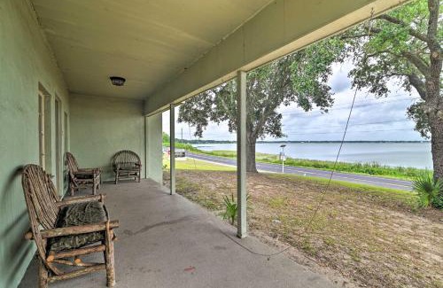 Auburndale House | Pet-Friendly Auburndale House with Scenic Lake Views
