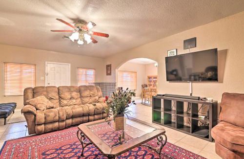 Auburndale House | Pet-Friendly Auburndale House with Scenic Lake Views