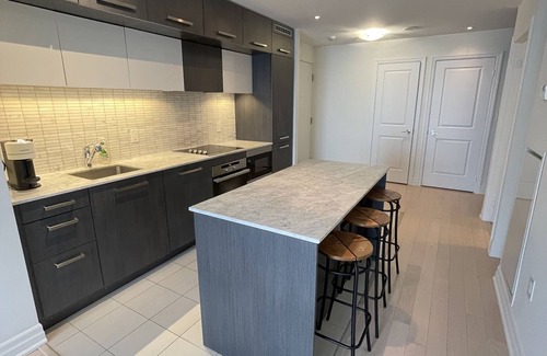 St. Lawrence Condo | Scenic Lake Views from High Floor 1 Bed + Den Retreat