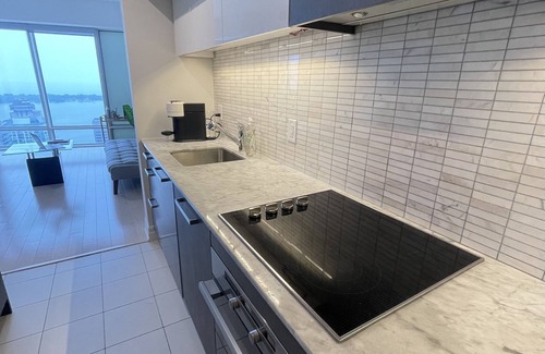 St. Lawrence Condo | Scenic Lake Views from High Floor 1 Bed + Den Retreat