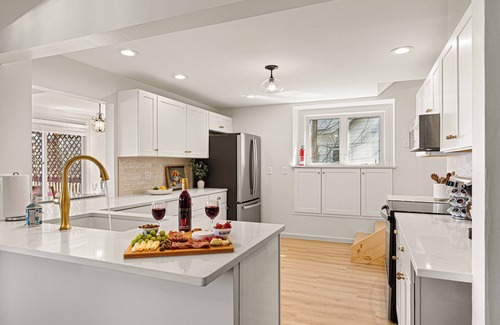 Watkins Glen House | Scenic Lake Views with Hot Tub & King Beds Near Attractions