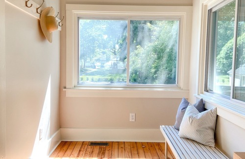 North Street Apartment | Premier Lake View Retreat: Family & Pet Friendly Getaway