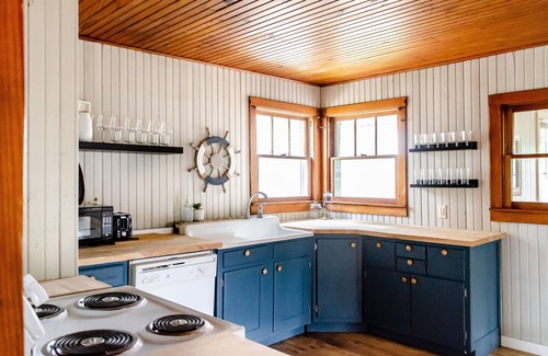 Enchanted Hills Cottage | Cozy Lake Wawasee Cottage - Guest Rated 10/10 & Family-Friendly
