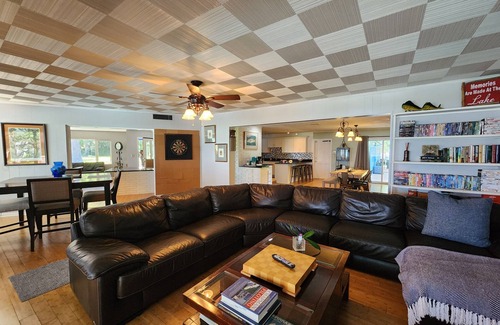 Auburndale House | Inviting Lake Whistler Beach House with Private Pool & Spa