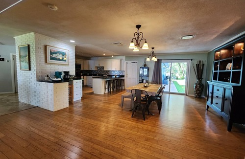 Auburndale House | Inviting Lake Whistler Beach House with Private Pool & Spa