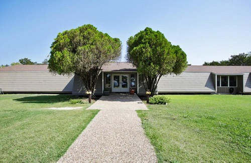 Lake Whitney Resort | Comfortable Lake Whitney Camping Resort Cabin with Hot Tub