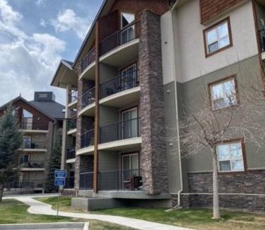 East Kootenay Apartment | Experience Lake Windermere Pointe: 4-Star Paradise Retreat