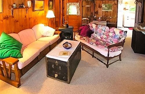 West Alton House | Discover Lake Winnipesaukee: Family & Pet-Friendly Retreat