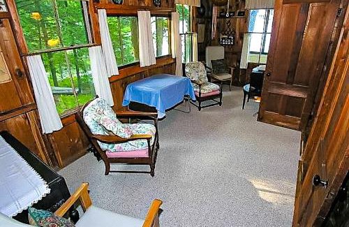 West Alton House | Discover Lake Winnipesaukee: Family & Pet-Friendly Retreat