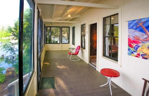 West Alton House | Discover Lake Winnipesaukee: Family & Pet-Friendly Retreat