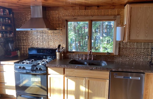 West Alton House | Family-Friendly Retreat by Lake Winnipesaukee Near Gunstock