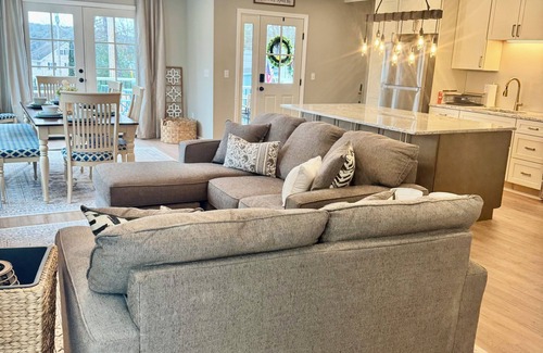 Lochmere House | Lake Winnisquam 4BR/3.5BA- Year-Round Fun for Families and Groups