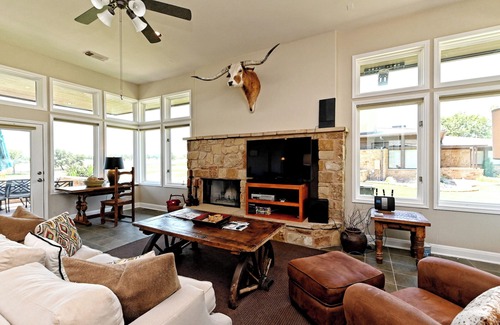 Lakecliff On Lake Travis Cottage | Serene Lakecliff Cottage with Hot Tub & Spa at Lake Travis