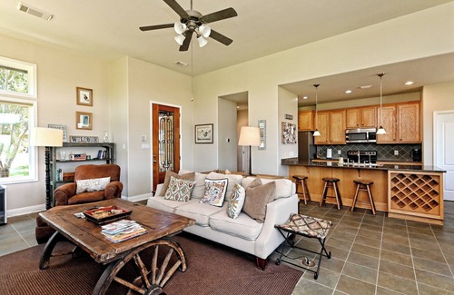 Lakecliff On Lake Travis Cottage | Serene Lakecliff Cottage with Hot Tub & Spa at Lake Travis