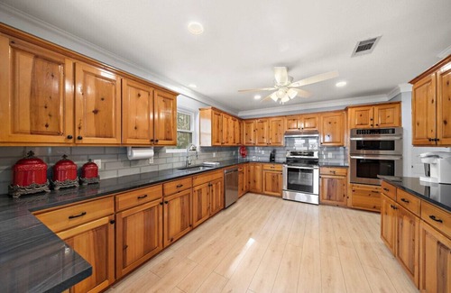 Onalaska House | Lakefront Retreat with Private Dock & Family-Friendly Amenities