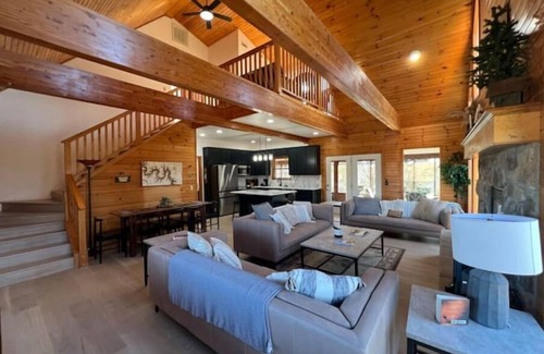 Eagle Rock House | Scenic Lakefront Escape with Theater Screen & Kayaks