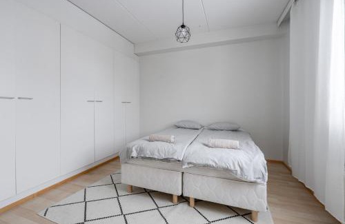 Jyvaskyla Apartment | Lakefront 2BR Home with Sauna near Railway Station & Downtown