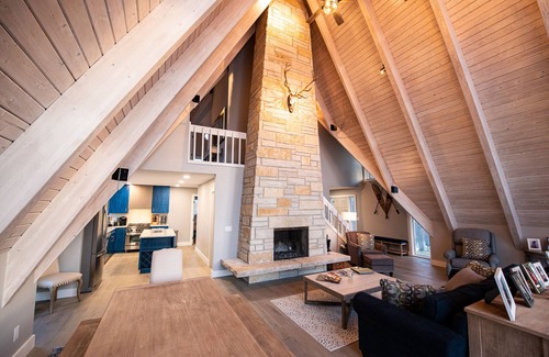 Leland House | Elegant Lakefront 3BDR Home at High Bluffs Lodge