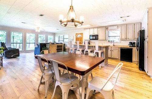 Negreet House | Explore Eden Cove: Prime Midlake Location with Kayaks