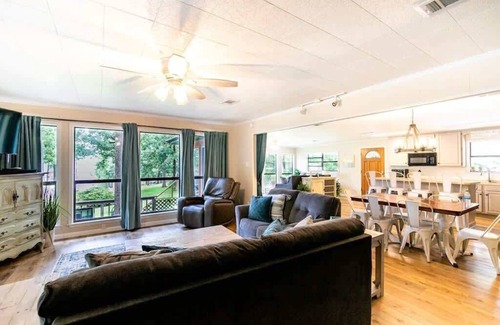 Negreet House | Explore Eden Cove: Prime Midlake Location with Kayaks